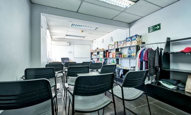 Amplio Edificio Corporativo cercano a Costanera Center(93 UF/m2)