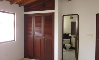 casa en venta en el rosal. Cod V6405