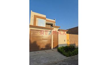 Venta De Hermosa Y Moderna Casa En Villa La Rinconada Frente A Parque
