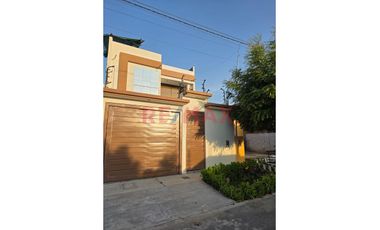 Venta De Hermosa Y Moderna Casa En Villa La Rinconada Frente A Parque