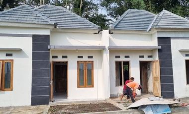 RUMAH MURAH 200 JTAN TEPI JALAN UTAMA DI SECANG MAGELANG