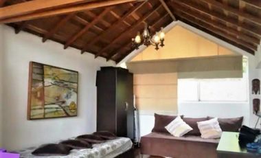 PR12361 EN VENTA CASA EN SECTOR EL TESORO, EL POBLADO