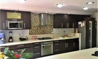 PR12361 EN VENTA CASA EN SECTOR EL TESORO, EL POBLADO