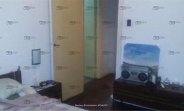 Barbaro Vende tipo casa al frente