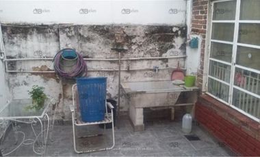 Barbaro Vende tipo casa al frente