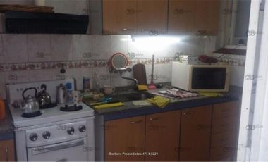 Barbaro Vende tipo casa al frente