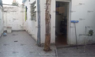 Barbaro Vende tipo casa al frente