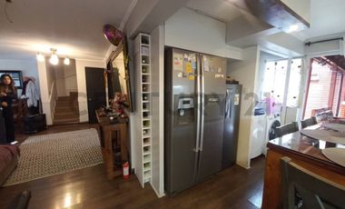 CASA EN VENTA REMODELADA, 4D, QUILICURA