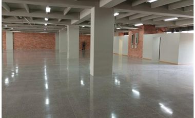 Arriendo local en el Centro Empresarial Olaya Herrera, Medellín