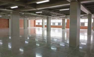Arriendo local en el Centro Empresarial Olaya Herrera, Medellín
