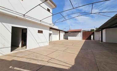 Casa con dos frentes, ideal para negocio.