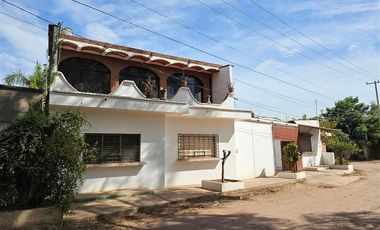 Casa con dos frentes, ideal para negocio.
