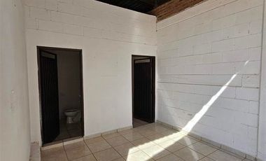 Casa con dos frentes, ideal para negocio.