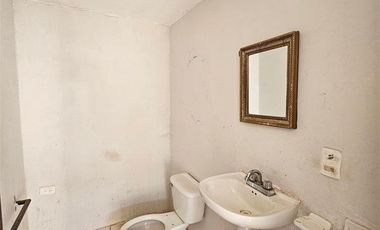 Casa con dos frentes, ideal para negocio.