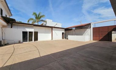 Casa con dos frentes, ideal para negocio.