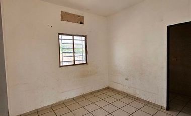 Casa con dos frentes, ideal para negocio.