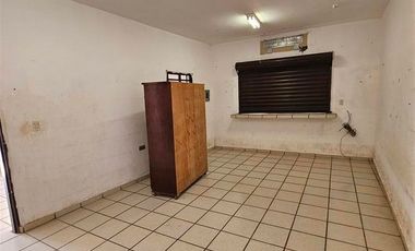 Casa con dos frentes, ideal para negocio.