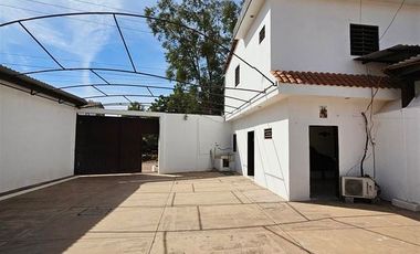 Casa con dos frentes, ideal para negocio.