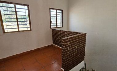 Casa con dos frentes, ideal para negocio.