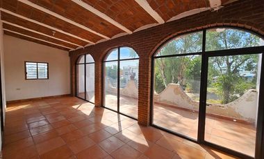 Casa con dos frentes, ideal para negocio.