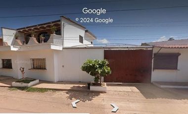 Casa con dos frentes, ideal para negocio.