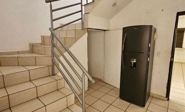 Casa con dos frentes, ideal para negocio.