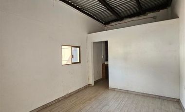 Casa con dos frentes, ideal para negocio.