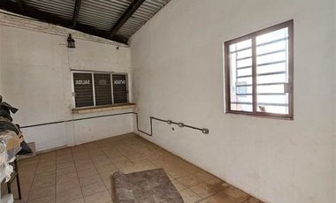 Casa con dos frentes, ideal para negocio.