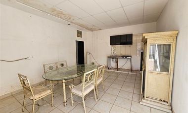 Casa con dos frentes, ideal para negocio.