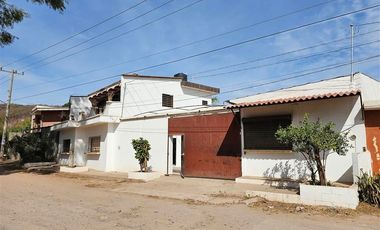 Casa con dos frentes, ideal para negocio.