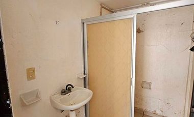 Casa con dos frentes, ideal para negocio.