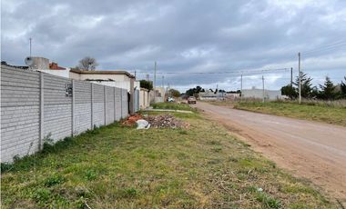 terreno sobre calle 99 entre 42 y 40 de 400M2