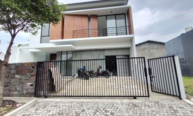 Rumah Baru 2 Lantai Cluster Terdepan Citraland Surabaya