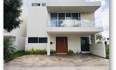 CASA EN VENTA EN LOMAS DE ANGELOPOLIS - PUEBLA BLANCA