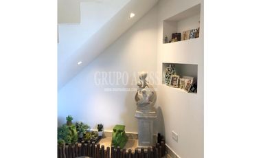 Se Vende Moderna y Acogedora Casa en Altos del Maria