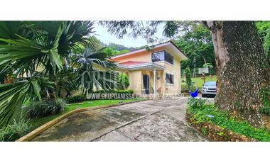 Se Vende Moderna y Acogedora Casa en Altos del Maria