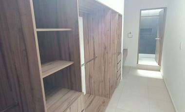 Casa con recámara en planta baja cerca de centros comerciales