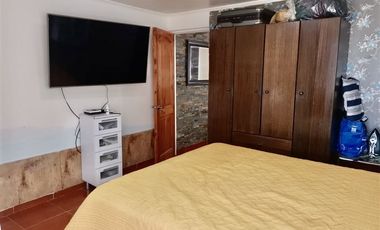 Casa,solida,4 dormit 2 baños,patio, 2 estacionamientos