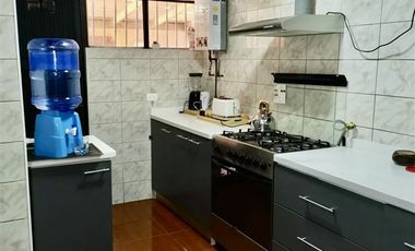 Casa,solida,4 dormit 2 baños,patio, 2 estacionamientos