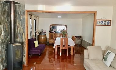 Casa,solida,4 dormit 2 baños,patio, 2 estacionamientos