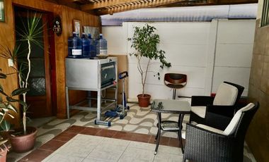 Casa,solida,4 dormit 2 baños,patio, 2 estacionamientos