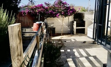 Casa,solida,4 dormit 2 baños,patio, 2 estacionamientos