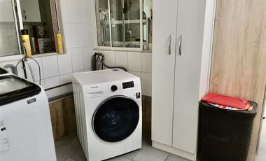 Casa,solida,4 dormit 2 baños,patio, 2 estacionamientos