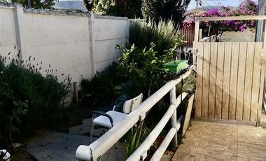 Casa,solida,4 dormit 2 baños,patio, 2 estacionamientos