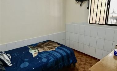 Casa,solida,4 dormit 2 baños,patio, 2 estacionamientos
