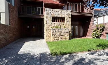 CHALET SOBRE CALLE OLAVARRIA ZONA GUEMES