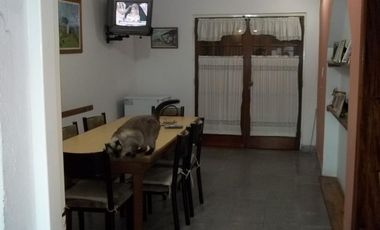 HERMOSO CHALET 5 AMBIENTES / GRAN PARQUE / COCHERA PARA 3 AUTOS / LOTE 10 X 33