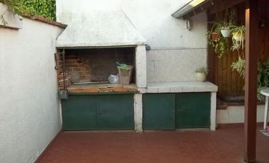 HERMOSO CHALET 5 AMBIENTES / GRAN PARQUE / COCHERA PARA 3 AUTOS / LOTE 10 X 33