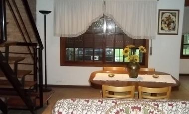 HERMOSO CHALET 5 AMBIENTES / GRAN PARQUE / COCHERA PARA 3 AUTOS / LOTE 10 X 33