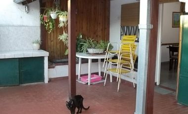 HERMOSO CHALET 5 AMBIENTES / GRAN PARQUE / COCHERA PARA 3 AUTOS / LOTE 10 X 33